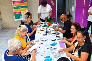 Oficina gratuita de Adere&ccedil;os Carnavalescos.
