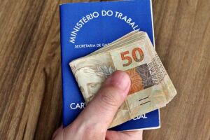 Pagamento do 13&ordm; sal&aacute;rio dos trabalhadores.