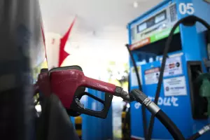 Tributos da gasolina s&atilde;o zerados e subs&iacute;dios a combust&iacute;veis, ampliados