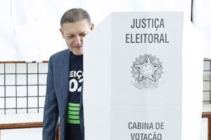 Presidente do TSE, Nunes Marques, vota em Bras&iacute;lia.