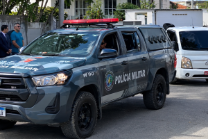 Comboio da PMPE realiza seguran&ccedil;a nas distribui&ccedil;&otilde;es de urnas 