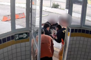 Policiais salvam beb&ecirc; engasgada