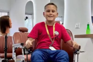 Pablo Silva, conhecido na regi&atilde;o como "Barbeiro Mirim".