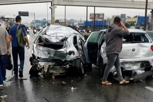 Motorista infarta e engavetamento de 20 ve&iacute;culos deixa feridos no Rio