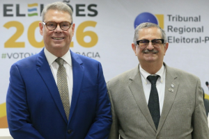 Erik Sim&otilde;es tomou posse como presidente do TRE-PE 