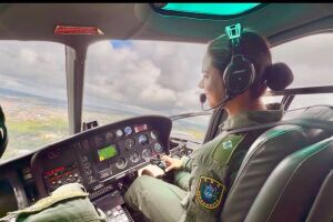 Tenente do Corpo de Bombeiros se torna primeira mulher a concluir curso de piloto de helic&oacute;ptero do GTA em Pernambuco.