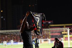 Patrick de Paula vira her&oacute;i e comemora vit&oacute;ria do Sport na S&eacute;rie B.