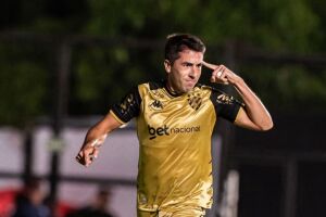 De Pena marcou o gol da vit&oacute;ria do Le&atilde;o contra o Athletic.