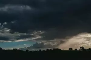 C&eacute;u fechado , alerta de tempestade 