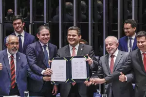 Fim da escala 6x1: Congresso promulga emenda e prev&ecirc; escala 5x2 em 60 dias.
