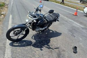 Motociclista morre ap&oacute;s perder controle da moto e ser atropelado por caminh&atilde;o na BR-101, em Igarassu.