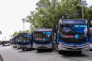 Governo de Pernambuco entrega 100 novos &ocirc;nibus climatizados a RMR