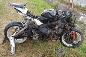 Duas motocicletas colidem e duas pessoas morrem; batida foi na BR-232, em Vit&oacute;ria de Santo Ant&atilde;o