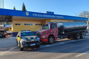 PRF recupera caminh&atilde;o-tanque clonado e com registro de furto em Garanhuns.