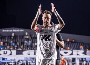 Neymar deve voltar aos gramados contra o Velo Clube.