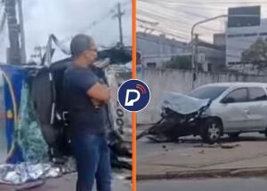 Estados da viatura da PM e carro de passeio ap&oacute;s acidente no Recife.