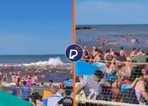 Banhistas em praia de Buenos Aires, onde ocorreu mini tsunami.