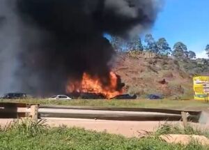 &Ocirc;nibus de turismo que pegou fogo em Minas Gerais;