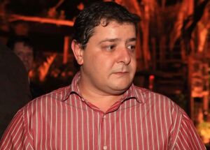 Relat&oacute;rio que envolvia Lulinha e ex-ministros de Lula e Bolsonaro &eacute; rejeitado pela CPMI do INSS 
