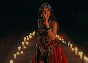 Anitta interpreta uma Pombagira em "Desgra&ccedil;a", seu novo videoclipe do &aacute;lbum "EQUILIBRIVM"