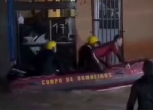 Chuvas no Grande Recife provoca inunda&ccedil;&otilde;es e ao menos 22 pessoas s&atilde;o resgatadas ap&oacute;s ficarem ilhadas