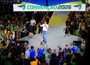 Em discurso na Conven&ccedil;&atilde;o do PL-SC, Fl&aacute;vio Bolsonaro pede voto