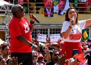 Pastor Kleber Lucas e Janja cantam em com&iacute;ssio de Lula