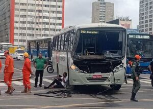 Um dos ve&iacute;culos &eacute; um &ocirc;nibus opcional que realiza a linha para o Curado. O outro coletivo havia sa&iacute;do do munic&iacute;pio de Escada, na Zona da Mata Sul de Pernambuco.
