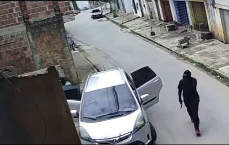 Crime aconteceu em plena luz do dia, no bairro da Guabiraba, nesta quarta-feira (10) (Reprodução/Redes Sociais)
