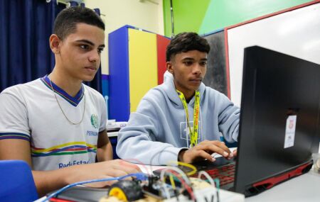 Estudantes da rede pública estadual de Pernambuco.