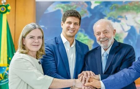 Gleisi Hoffmann, João Campos e Lula.