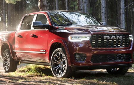 Revelada nos EUA, a RAM 1500 2025 deve estrear no Brasil em breve.