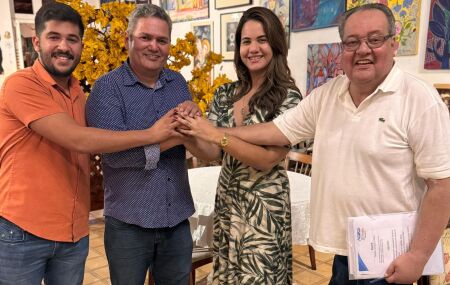 Mirella Almeida, pré-candidata a prefeita de Olinda, recebe apoio do Agir.