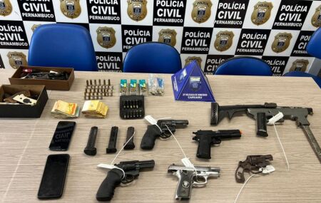 Armamentos e munições apreendidos pela Polícia Civil.