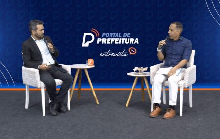 Prefeito de Olinda, Professor Lupércio, concedeu entrevista ao Portal de Prefeitura.