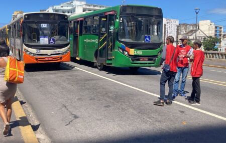 Rodoviários fazem paralisação no centro do RECIFE e chance de GREVE é real, alerta Sindicato.