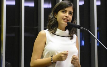 Tabata Amaral é oficializada candidata pelo PSB à prefeitura de São Paulo, sem um vice definido.