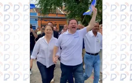 Antônio Campos chegando em convenção partidária.