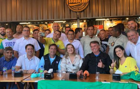 Bolsonaro em encontro com apoiadores em Olinda.