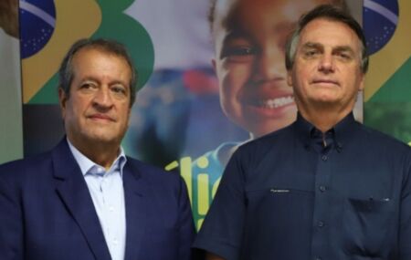 Valdemar Costa Neto ao lado de Jair Bolsonaro.