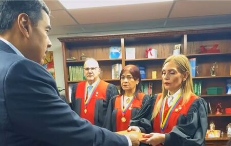 Maduro pede que Supremo Tribunal, que ele mesmo controla, para fazer auditoria das eleições.