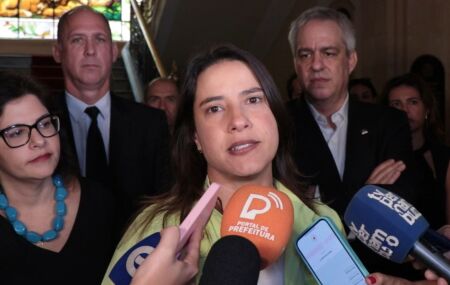 Governadora Raquel Lyra em coletiva de imprensa.