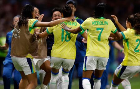 PARIS 2024: Brasil bate as donas da casa e avança para semifinal.