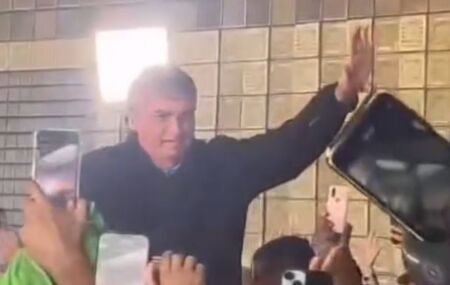 Jair Bolsonaro no Aeroporto do Recife.