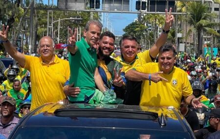 Jair Bolsonaro em Boa Viagem, no Recife.