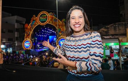 RAQUEL LYRA abre noite do Festival Pernambuco Meu País, em Arcoverde.