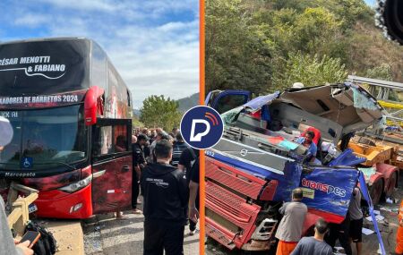 Ônibus da dupla sertaneja e carreta.