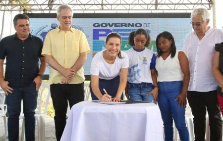 Governadora Raquel Lyra assina ordem de serviço para construção da Escola de Referência em Ensino Médio de Tejucupapo, em Goiana