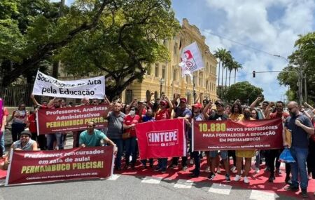 TCE-PE determina nomeação de 4.951 professores estaduais até o fim de 2024.