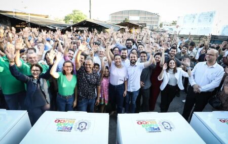 Em Caruaru, Raquel Lyra entrega 232 freezers ao Mercado de Carne; investimento é de R$ 565 MIL.